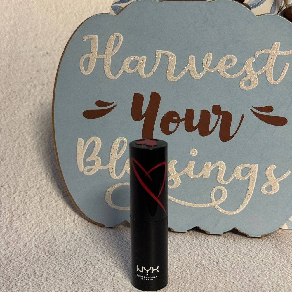 NYX Professional Shout Loud Satin Lipstick - Cherry Charm - Picture 3 of 4